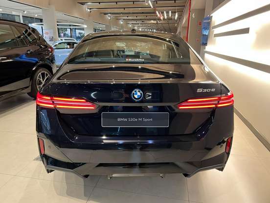 BMW-530e-2025