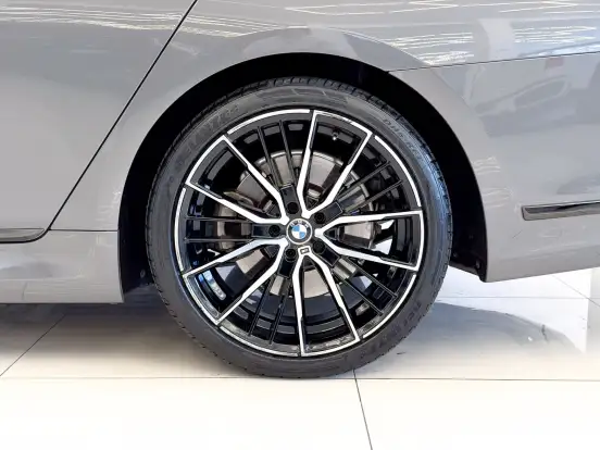 BMW-745Le-2021