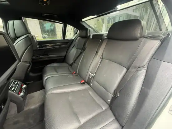 BMW-750i-2011