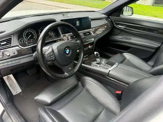 BMW-750i-4.4 M SPORT SEDAN V8 32V GASOLINA 4P AUTOMÁTICO BMW-750i-2011
