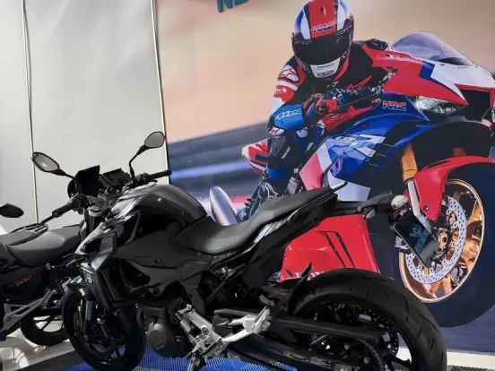 BMW-F 900 R SPORT PLUS BMW-F 900 R SPORT PLUS-2024