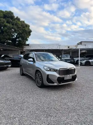 BMW-iX1-2024