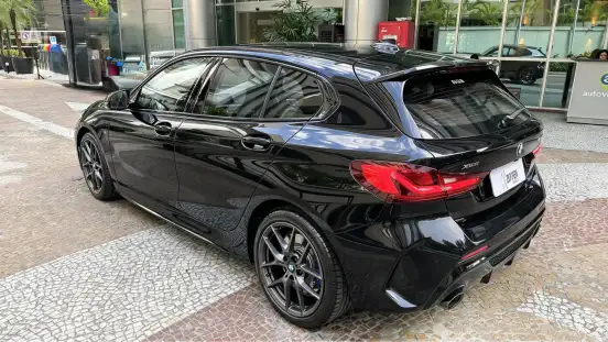 BMW-M 135i-2.0 16V TURBO GASOLINA XDRIVE DARK EDITION AUTOMÁTICO BMW-M 135i-2021