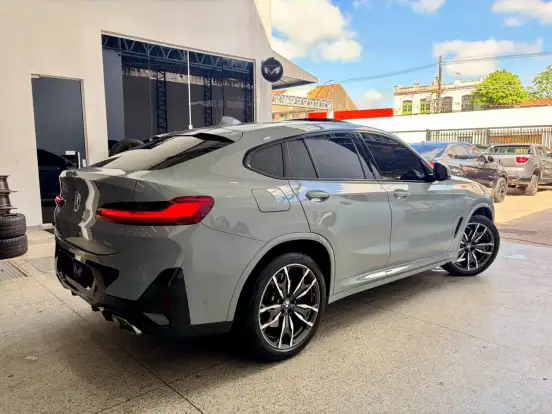 BMW-X4-2022