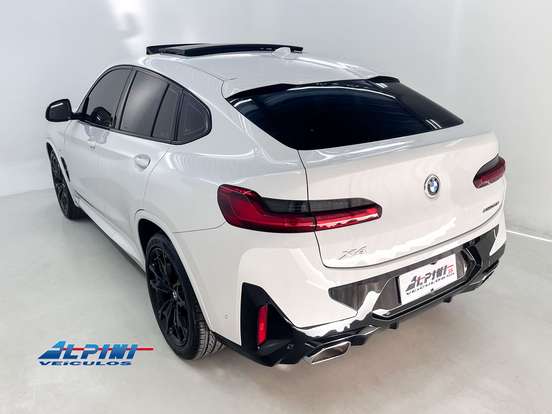 BMW-X4-2022
