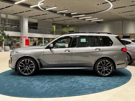 BMW-X7-2025