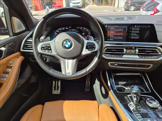 BMW-X7-2021