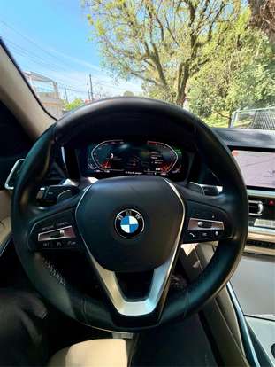 BMW-320i-2020