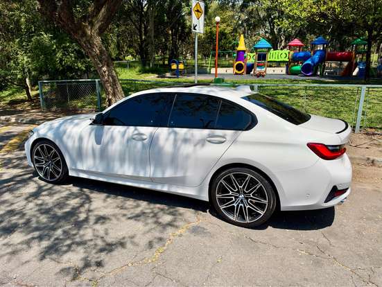 BMW-320i-2020