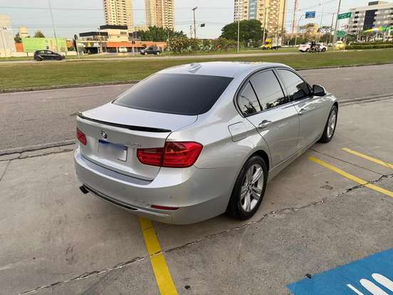 BMW-320i-2012