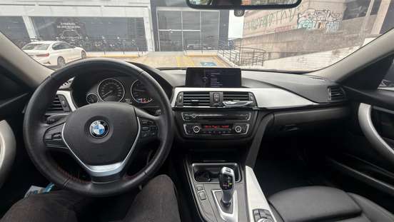 BMW-320i-2012