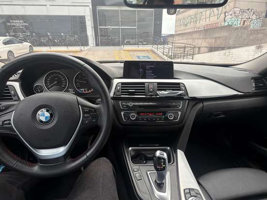 BMW-320i-2.0 SPORT 16V TURBO GASOLINA 4P AUTOMÁTICO BMW-320i-2012