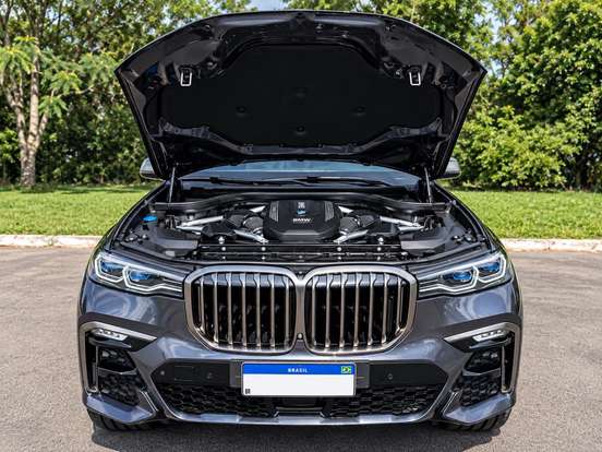 BMW-X7-2021