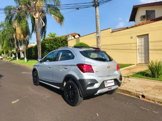 CHEVROLET-ONIX-2018