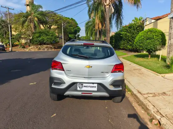 CHEVROLET-ONIX-2018