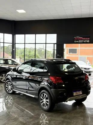 CHEVROLET-ONIX-2016