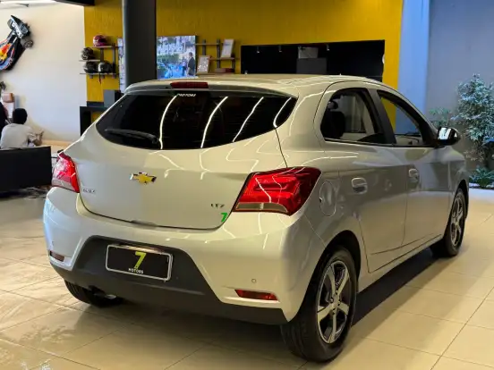 CHEVROLET-ONIX-2018