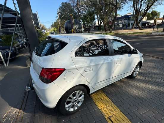 CHEVROLET-ONIX-2014