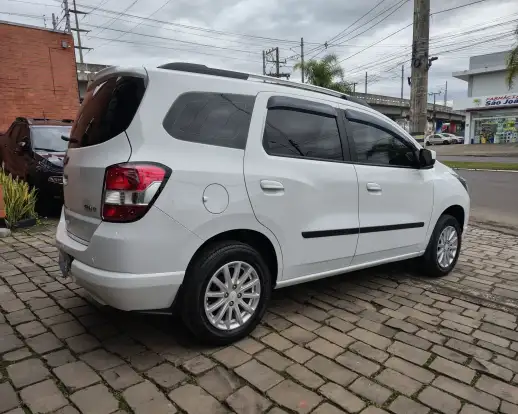 CHEVROLET-SPIN-2015