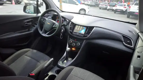 CHEVROLET-TRACKER-2019