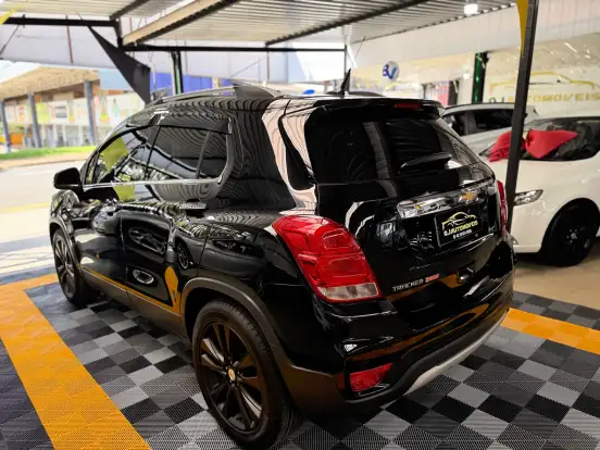 CHEVROLET-TRACKER-2018