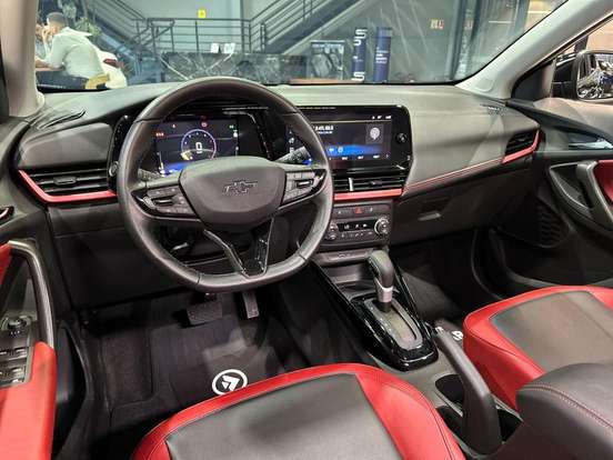 CHEVROLET-TRACKER-2025