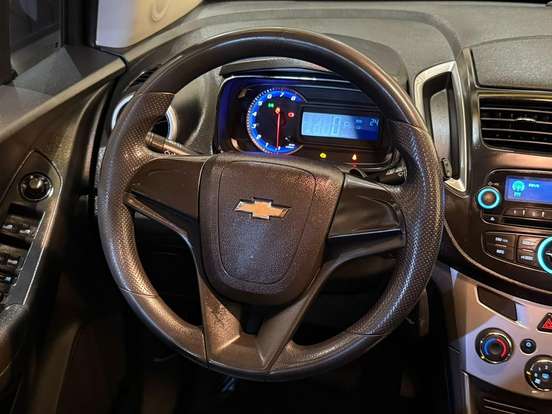 CHEVROLET-TRACKER-2016