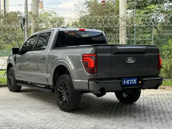 FORD-F-150-5.0 V8 GASOLINA CD LARIAT BLACK FX4 AUTOMÁTICO FORD-F-150-2024