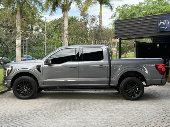 FORD-F-150-5.0 V8 GASOLINA CD LARIAT BLACK FX4 AUTOMÁTICO FORD-F-150-2024