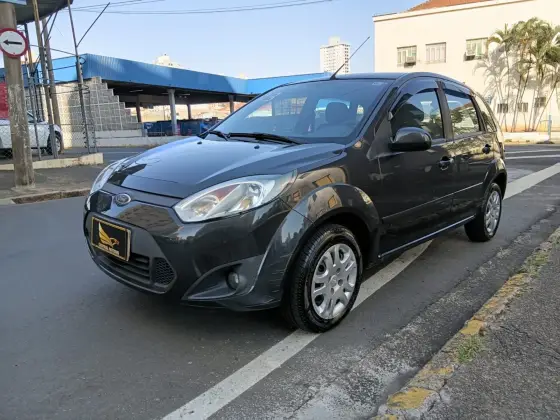 FORD FIESTA 1.6 ROCAM HATCH 8V FLEX 4P MANUAL