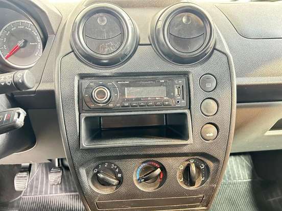 FORD-FIESTA-2010