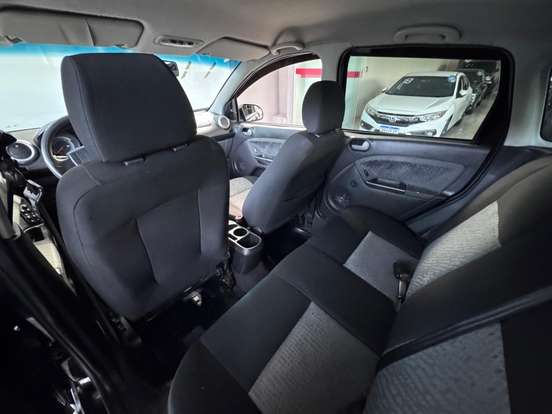 FORD-FIESTA-2010