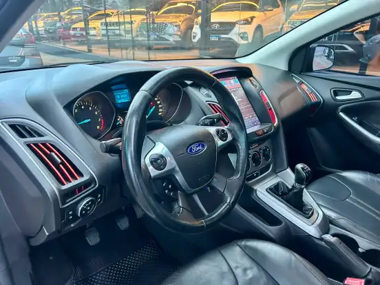 FORD-FOCUS-2014