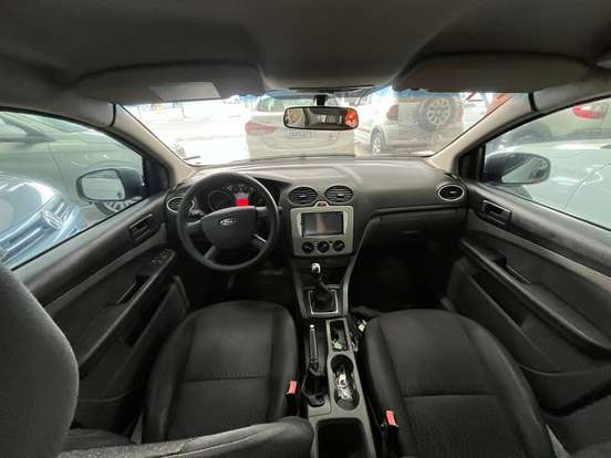 FORD-FOCUS-2012