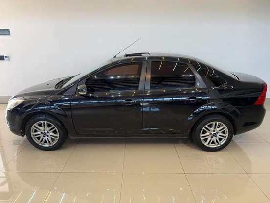 FORD-FOCUS-2010