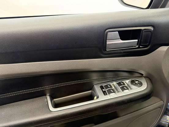 FORD-FOCUS-2010