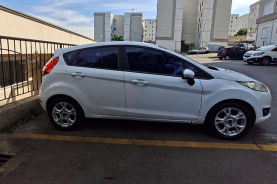 FORD-FIESTA-2014