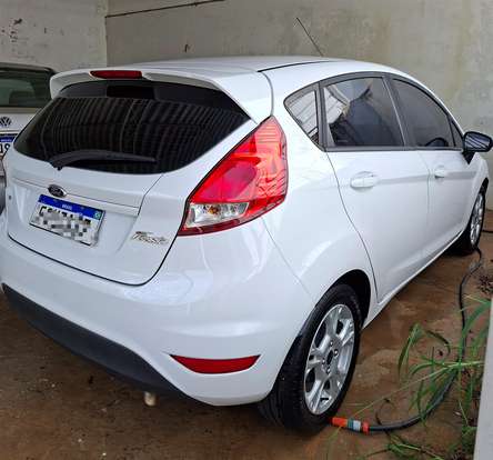 FORD-FIESTA-2014