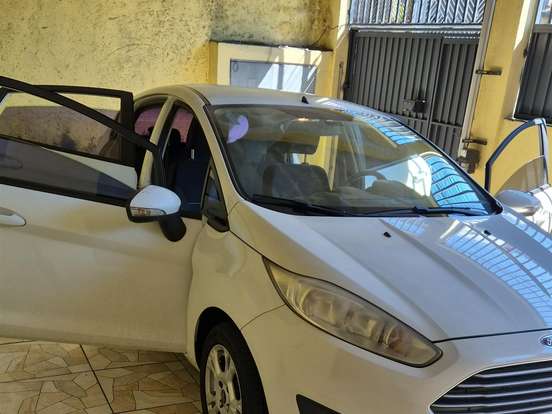 FORD-FIESTA-1.6 SE HATCH 16V FLEX 4P POWERSHIFT FORD-FIESTA-2014