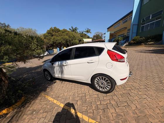 FORD FIESTA 1.6 TITANIUM HATCH 16V FLEX 4P POWERSHIFT