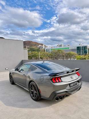 FORD-MUSTANG-2025
