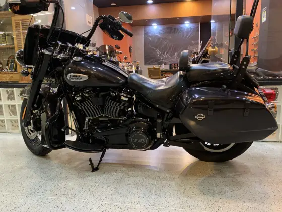 HARLEY-DAVIDSON SOFTAIL HERITAGE CLASSIC 114 