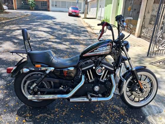HARLEY-DAVIDSON SPORTSTER 883 ROADSTER 