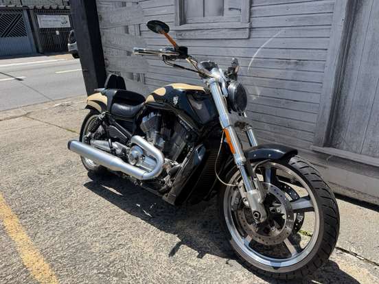 HARLEY-DAVIDSON-V-ROD MUSCLE-2015