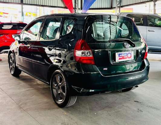 HONDA-FIT-2005
