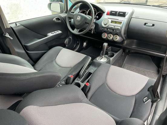 HONDA-FIT-2006