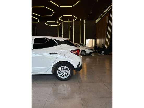 HYUNDAI-HB20-2023