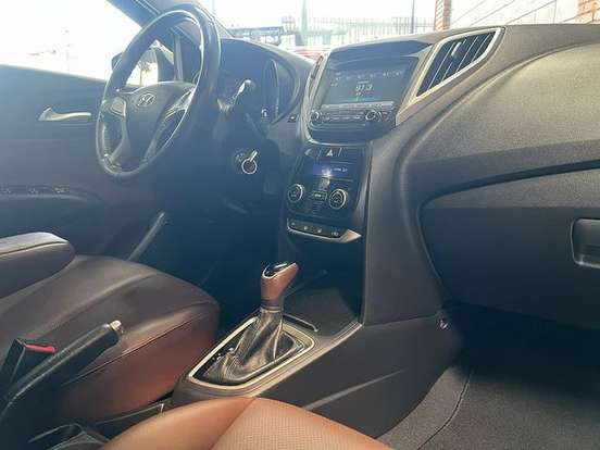 HYUNDAI-HB20X-1.6 16V PREMIUM FLEX 4P AUTOMÁTICO HYUNDAI-HB20X-2019