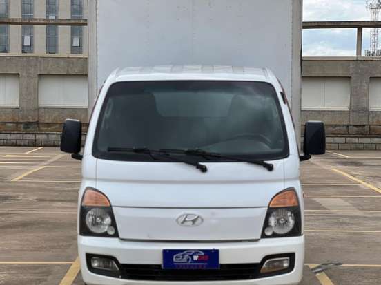 HYUNDAI-HR-2.5 LONGO SEM CAÇAMBA 4X2 16V 130CV TURBO INTERCOOLER DIESEL 2P MANUAL HYUNDAI-HR-2017