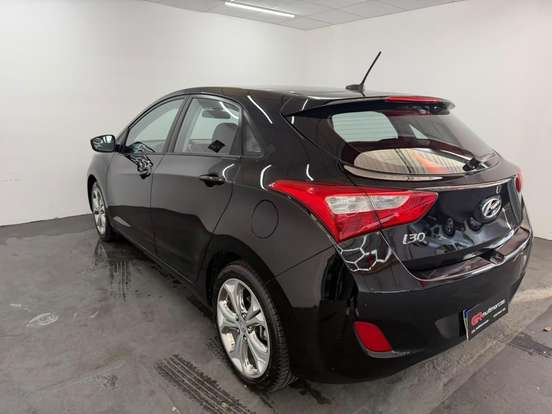 HYUNDAI-I30-1.8 MPI 16V GASOLINA 4P AUTOMATICO HYUNDAI-I30-2013